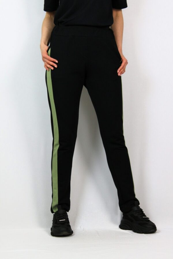 Спортен панталон със зелени кантове черен - Image 3
