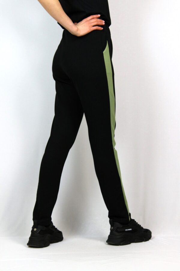 Спортен панталон със зелени кантове черен - Image 7