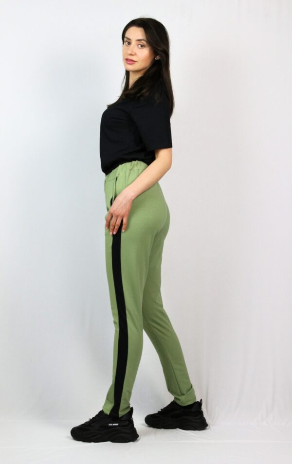 Спортен панталон с черни кантове зелен - Image 6