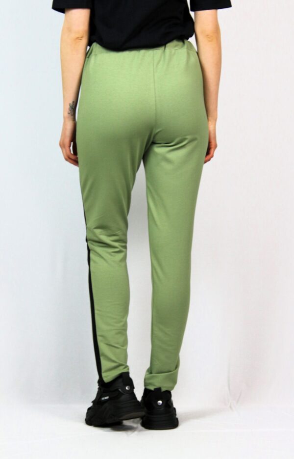 Спортен панталон с черни кантове зелен - Image 3