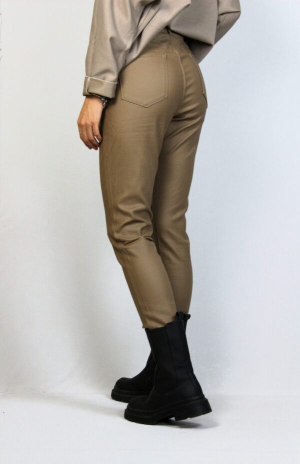 Кожен панталон тъмно бежово - Image 4
