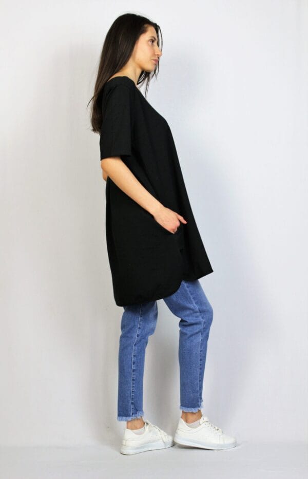 Памучна туника с джобове черна - Image 4